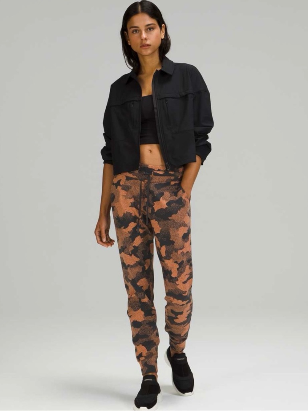 Lululemon Size 4 Women’s Camouflage Drawstring Joggers in Rust Black